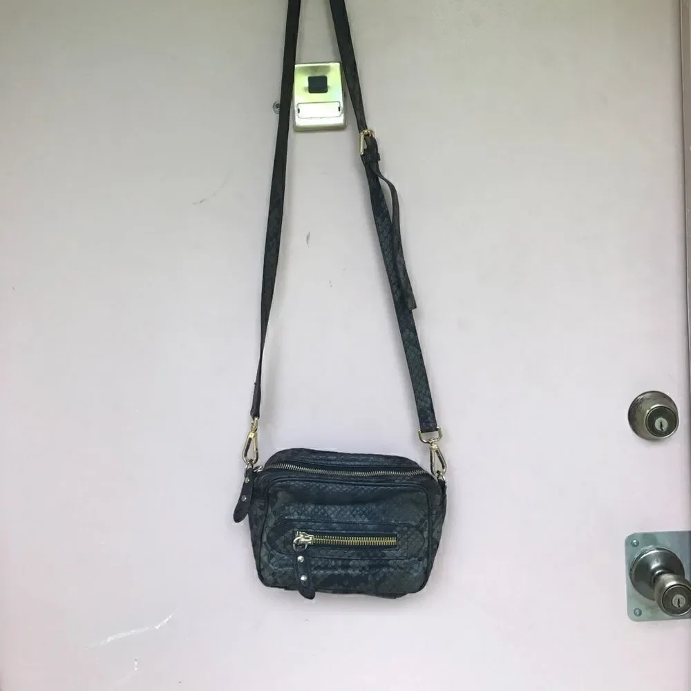 Innue  Crossbody  bag